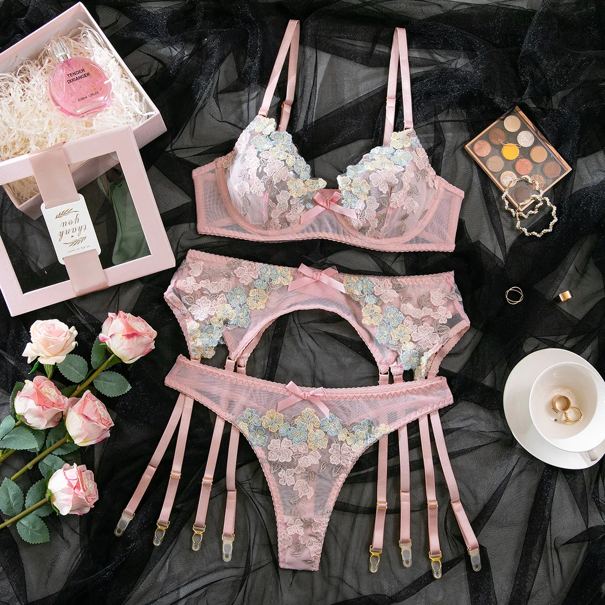 Wholesale Flower Embroidery Underwear Set Sexy Delicate Perspective Mesh Three-Piece Lingerie