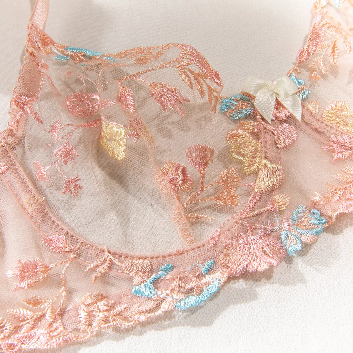 Hot Selling Embroidered Floral Lace Bra and Panty Set Sexy See-Through Mesh Woman Lingerie