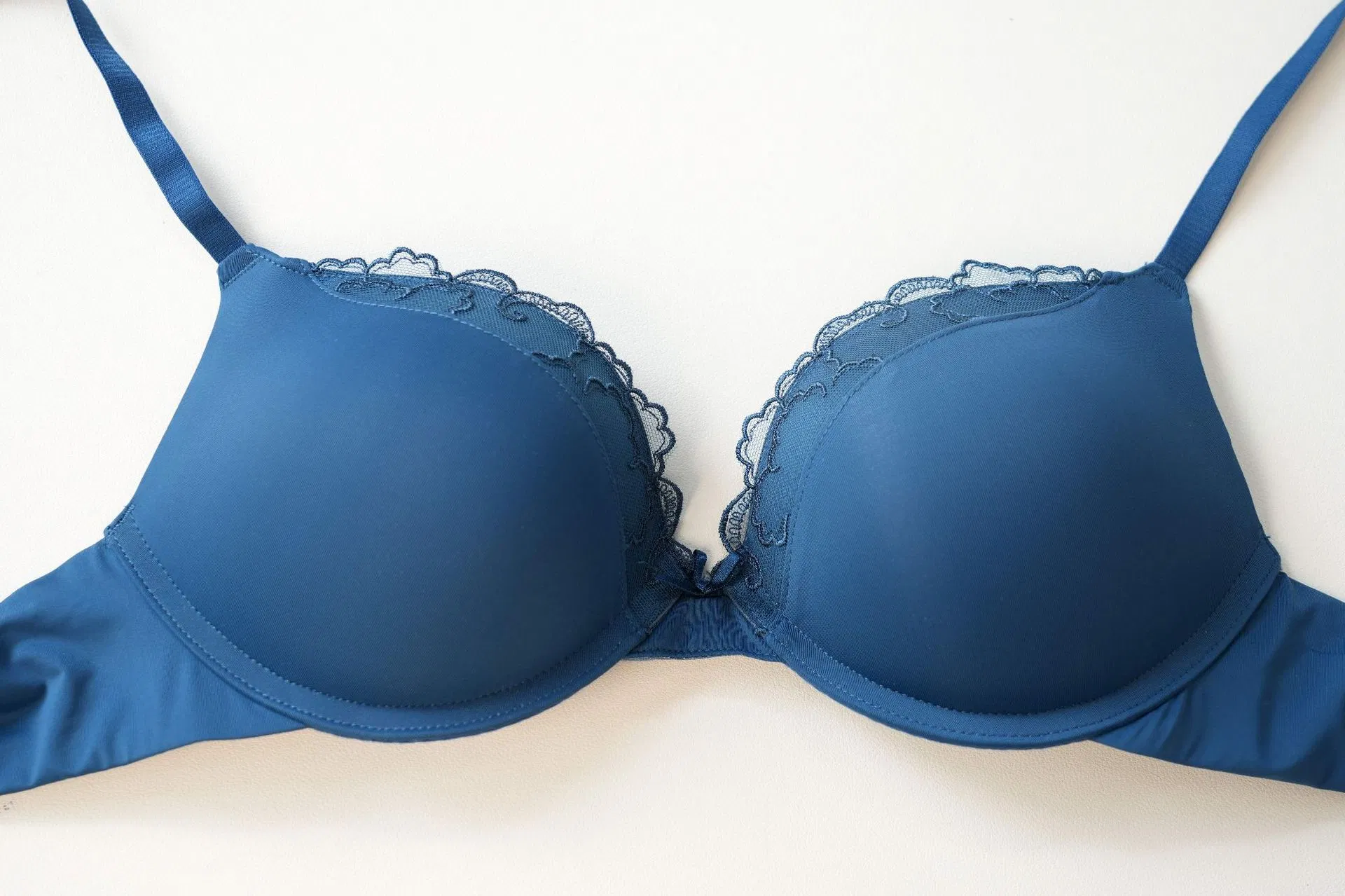 Wholesale Romantic for Women Soft Solid Color French Embroidery Lace Trim Sexy Breathable Ultra-Thin Bra Set Underwear Lingerie
