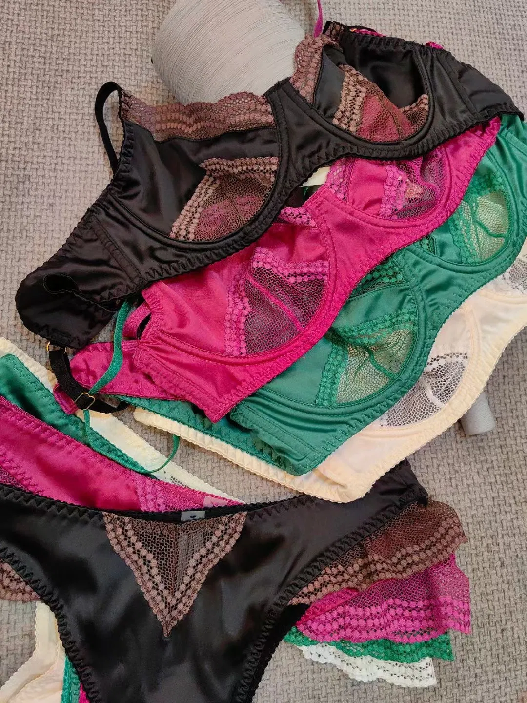 New Style Satin Patchwork Sexy Bra Underwear Ultra-Thin Set for Women French Lace Lingerie