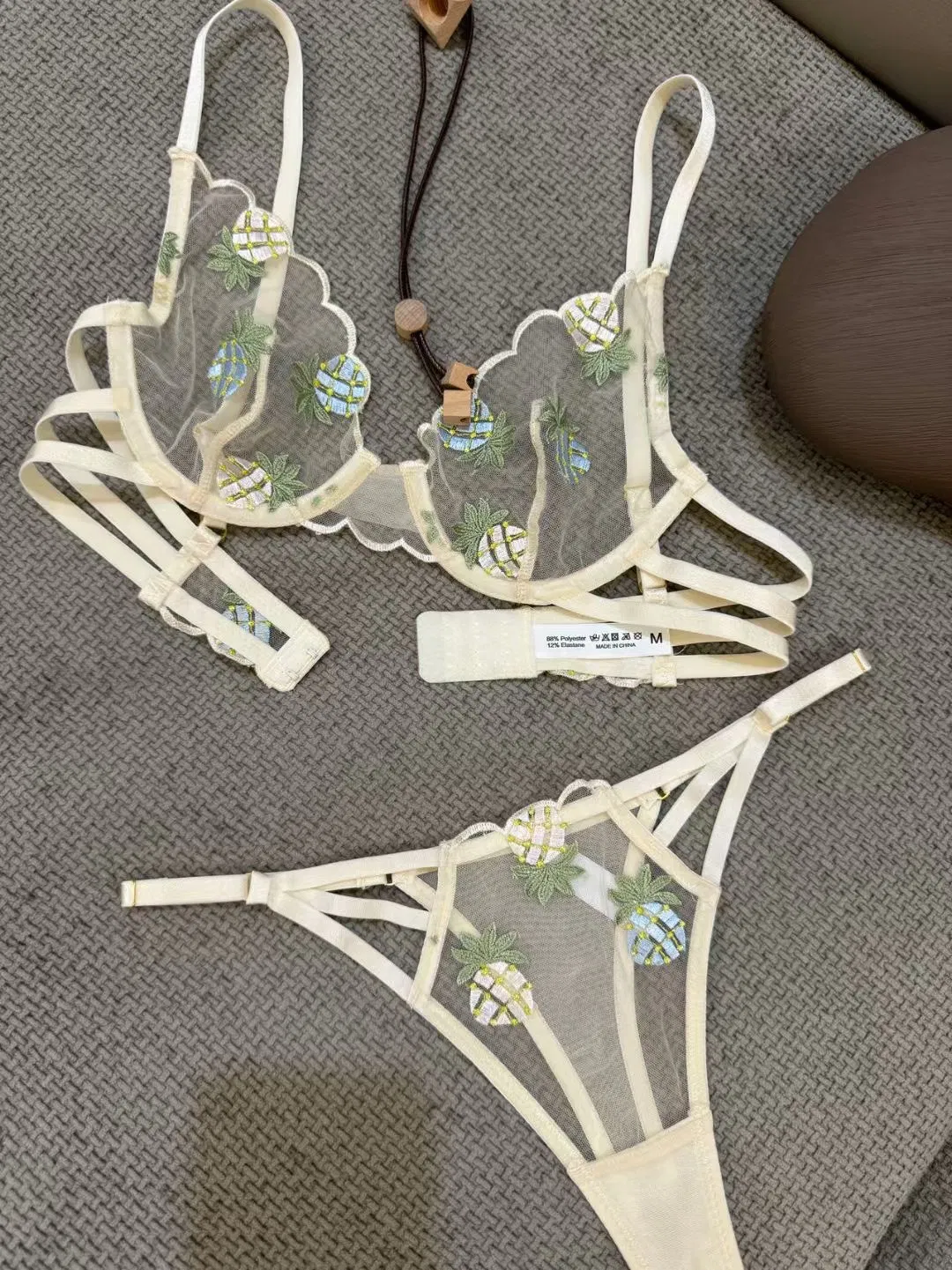 Hot Sell for Women French Deep V Embroidered Lace Trim Breathable Ultra-Thin Seduction Bra Underwear Set Sexy Lingerie