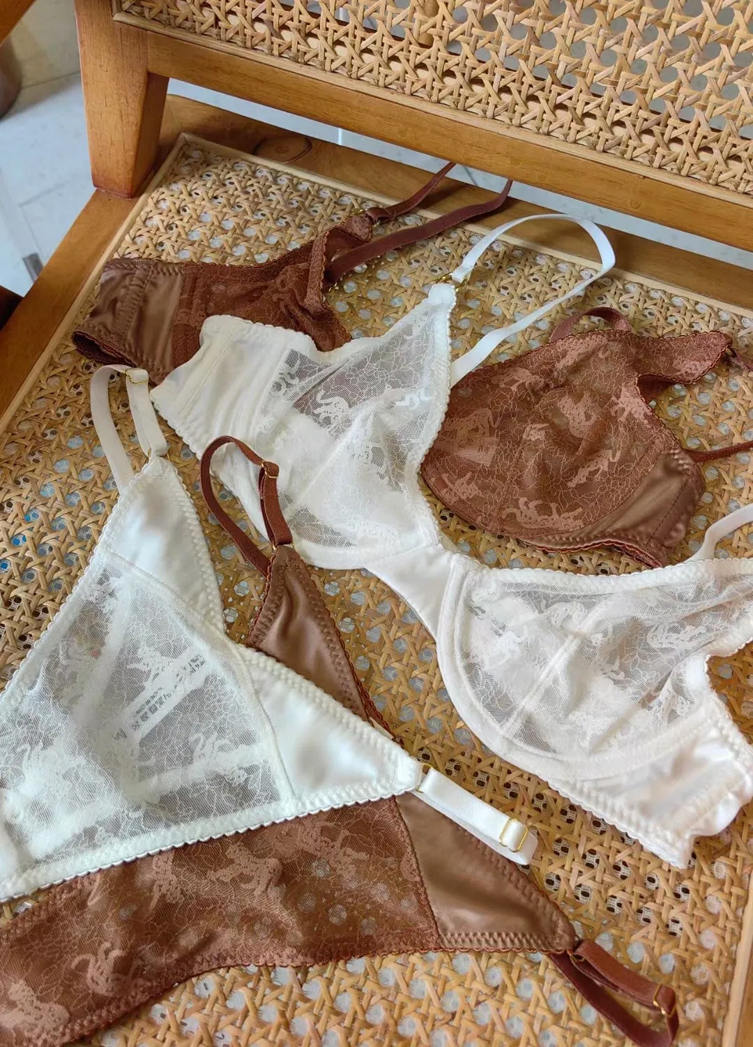 Wholesale New Style Romantic Hot Sell Sexy Erotic Set Transparent Lace for Women Ultra-Thin Bra Underwear Lingerie