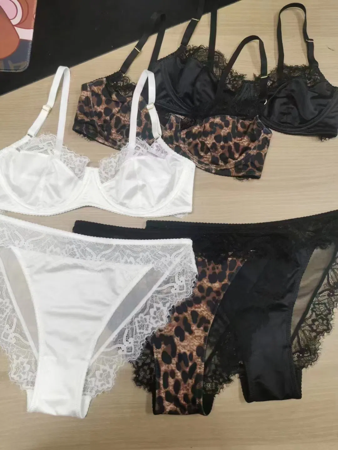 New Style Transparent Lace Bra Set Wholesale Ultra-Thin Seduction Strappy See-Throughunderwear Sexy Lingerie