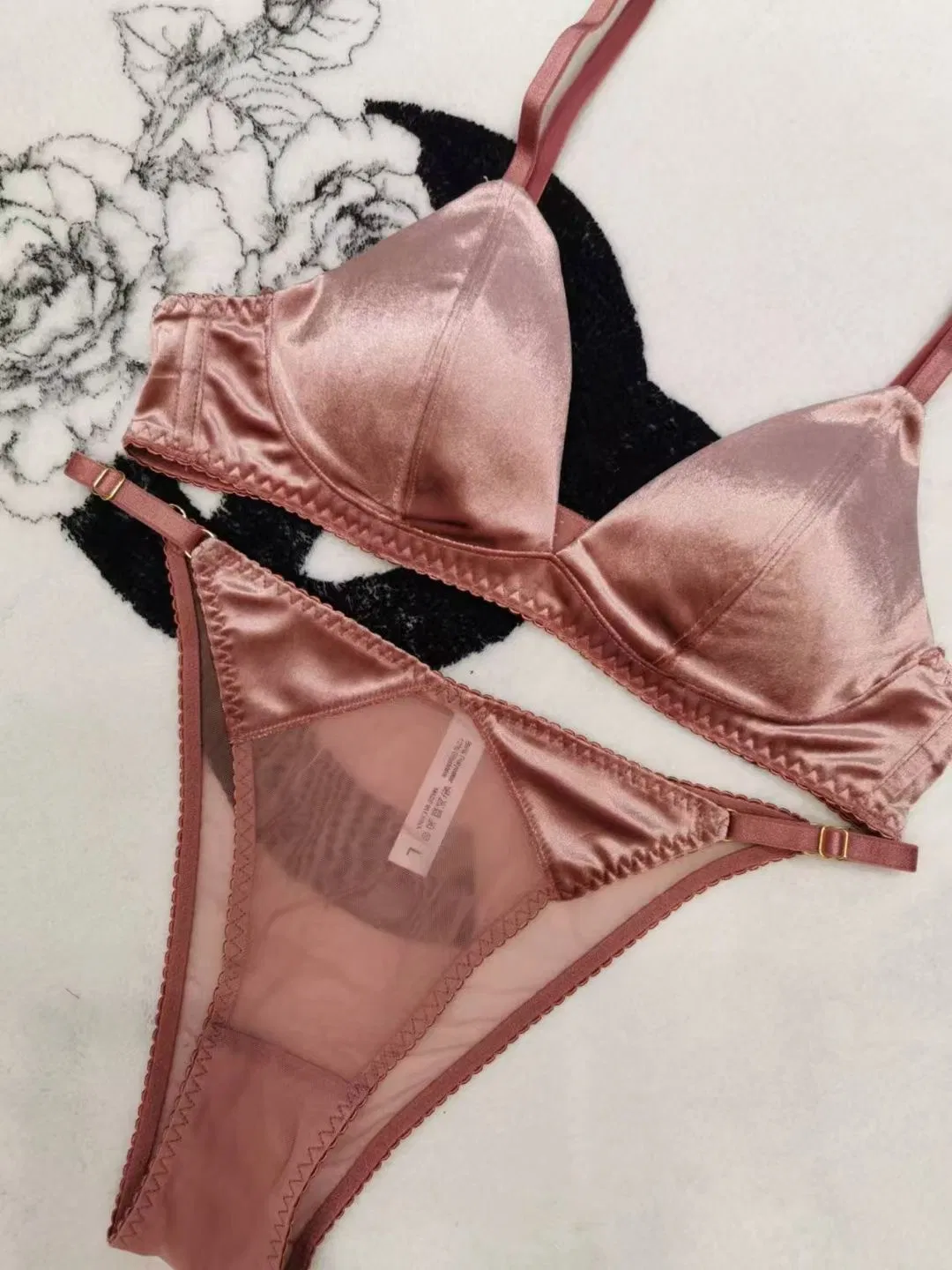 Hot Sell Underwear for Women Soft Bra Wholesale French Thin Velvet Triangular Cup Ultra-Thin Romantic Set Sexy Lingerie