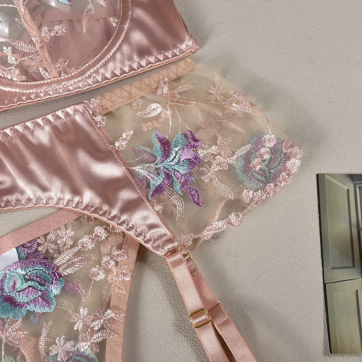 Wholesale Luxury Ultra-Thin Transparent Underwear Set Sexy Floral Embroidered Woman Lingerie