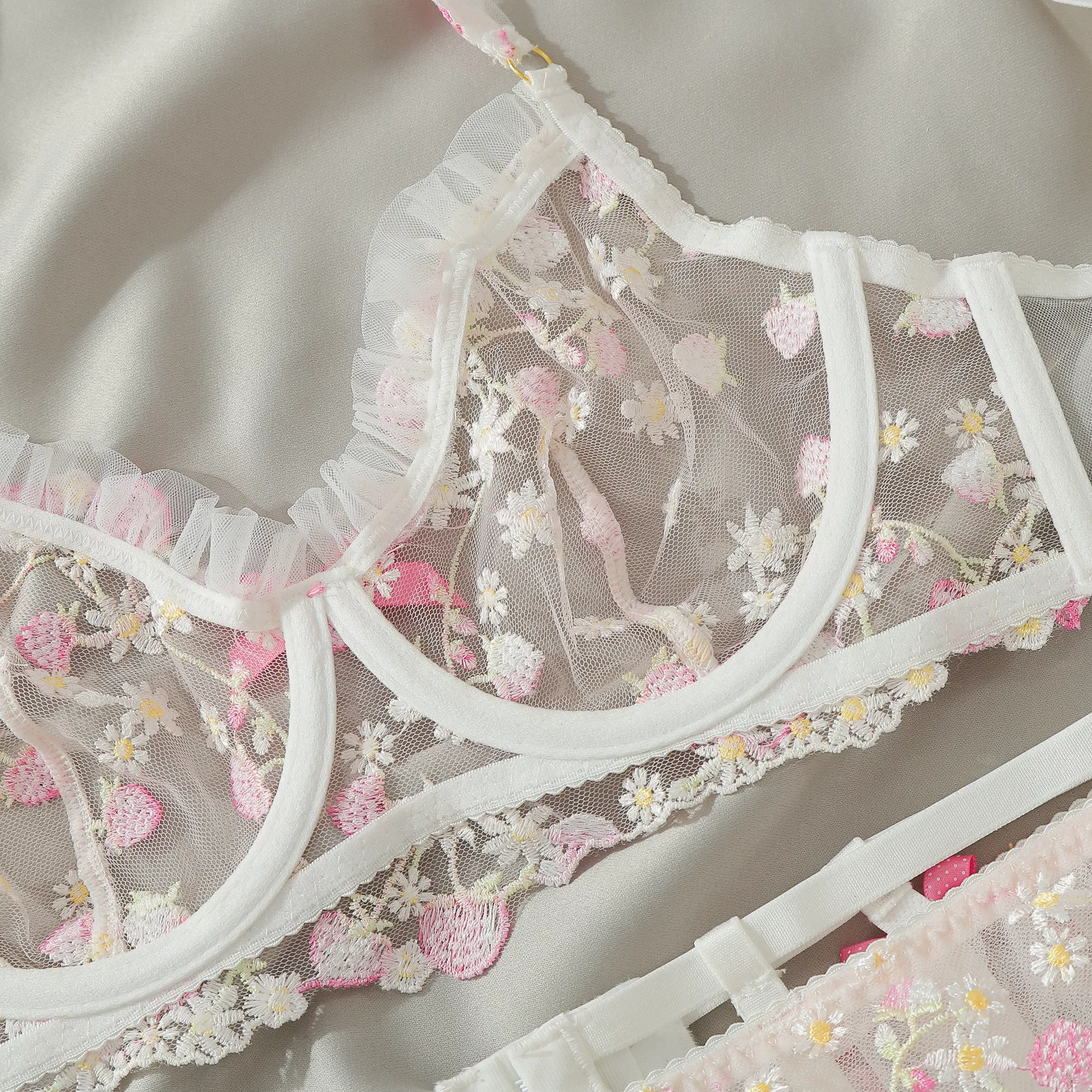 Wholesale See-Through Underwear Set for Woman Sexy Embroidery Lace Bow Tie Lingerie