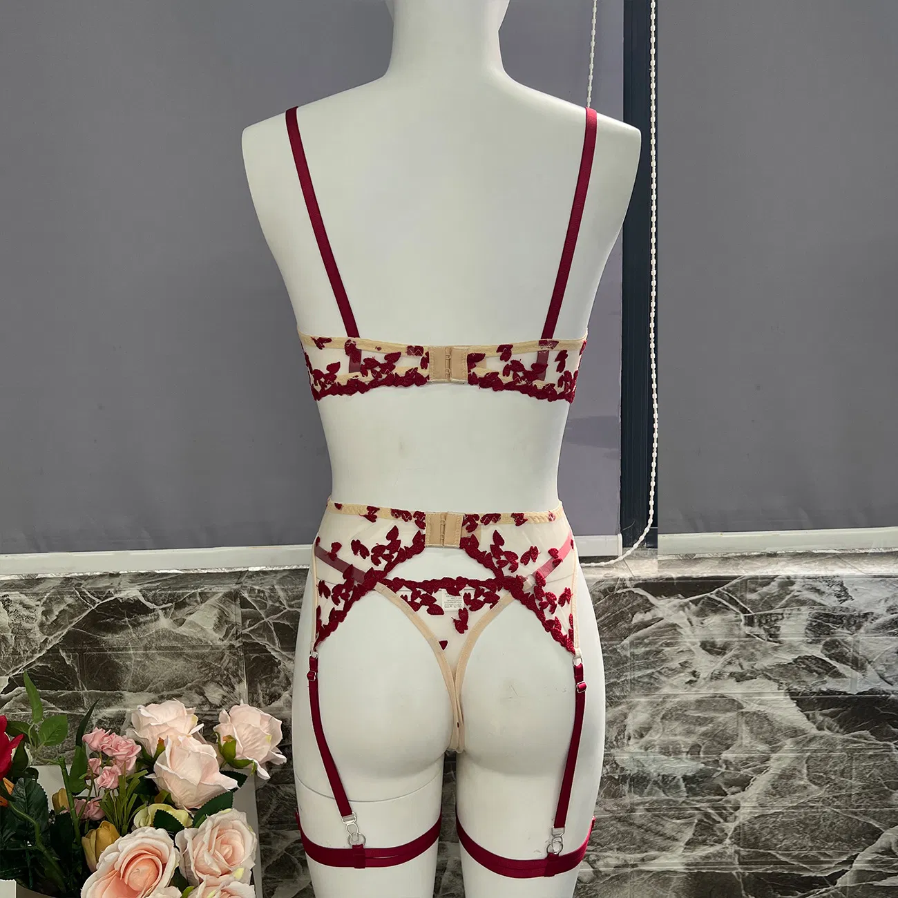 Wholesale Heart-Shaped Embroidery Woman Underwear Set New Erotic Transparent Lingerie