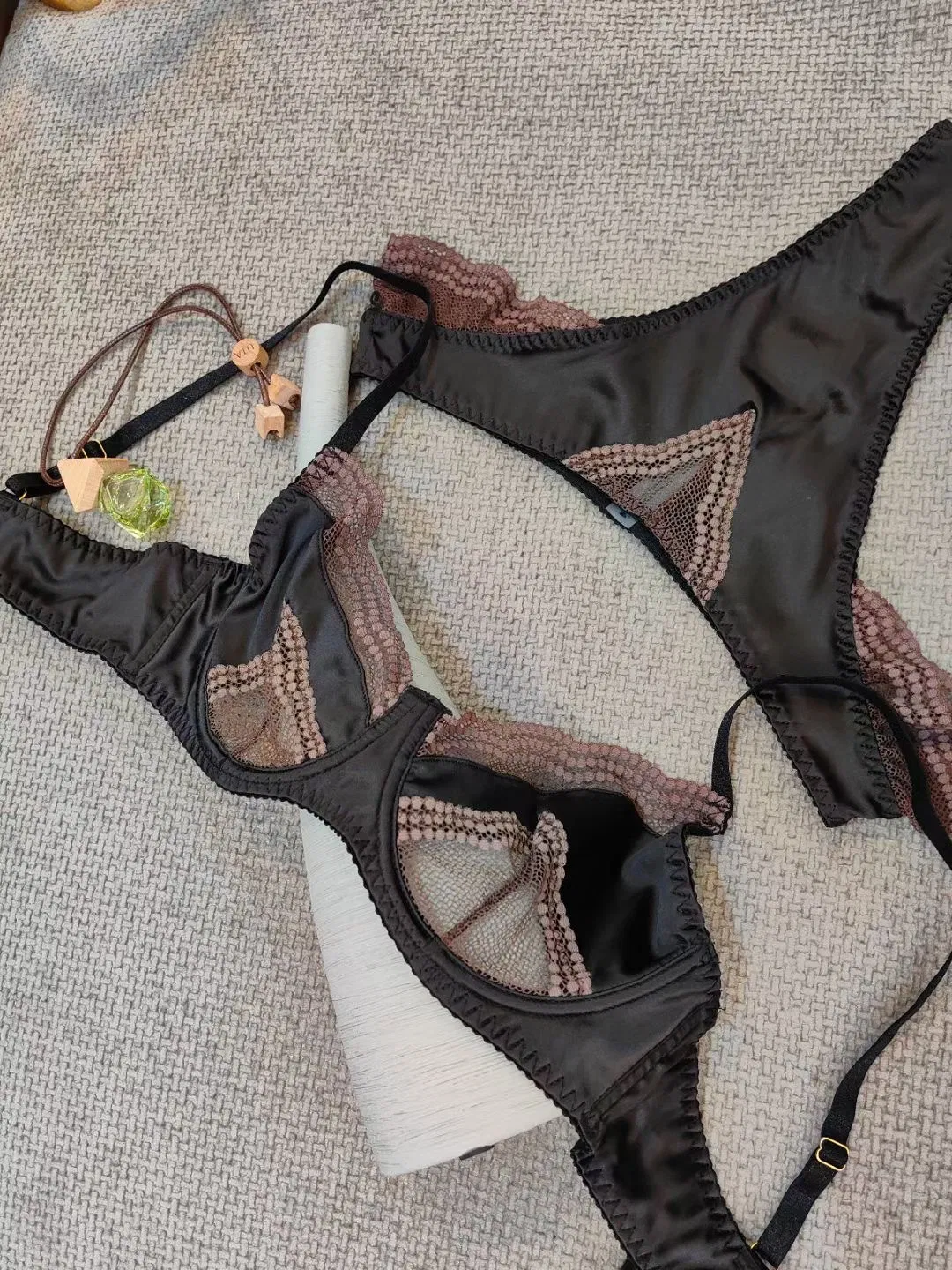 New Style Satin Patchwork Sexy Bra Underwear Ultra-Thin Set for Women French Lace Lingerie