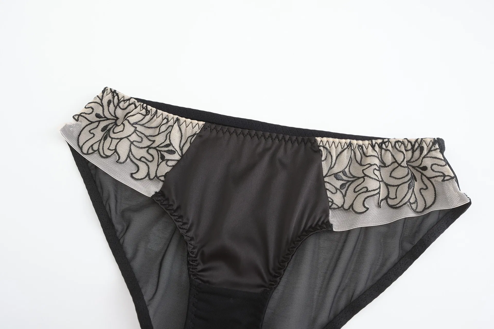 French Triangular Cup Breathable Deep V Ultra-Thin Embroidery Lace for Women Soft Sexy Halter Neck Bra Set Underwear Lingerie