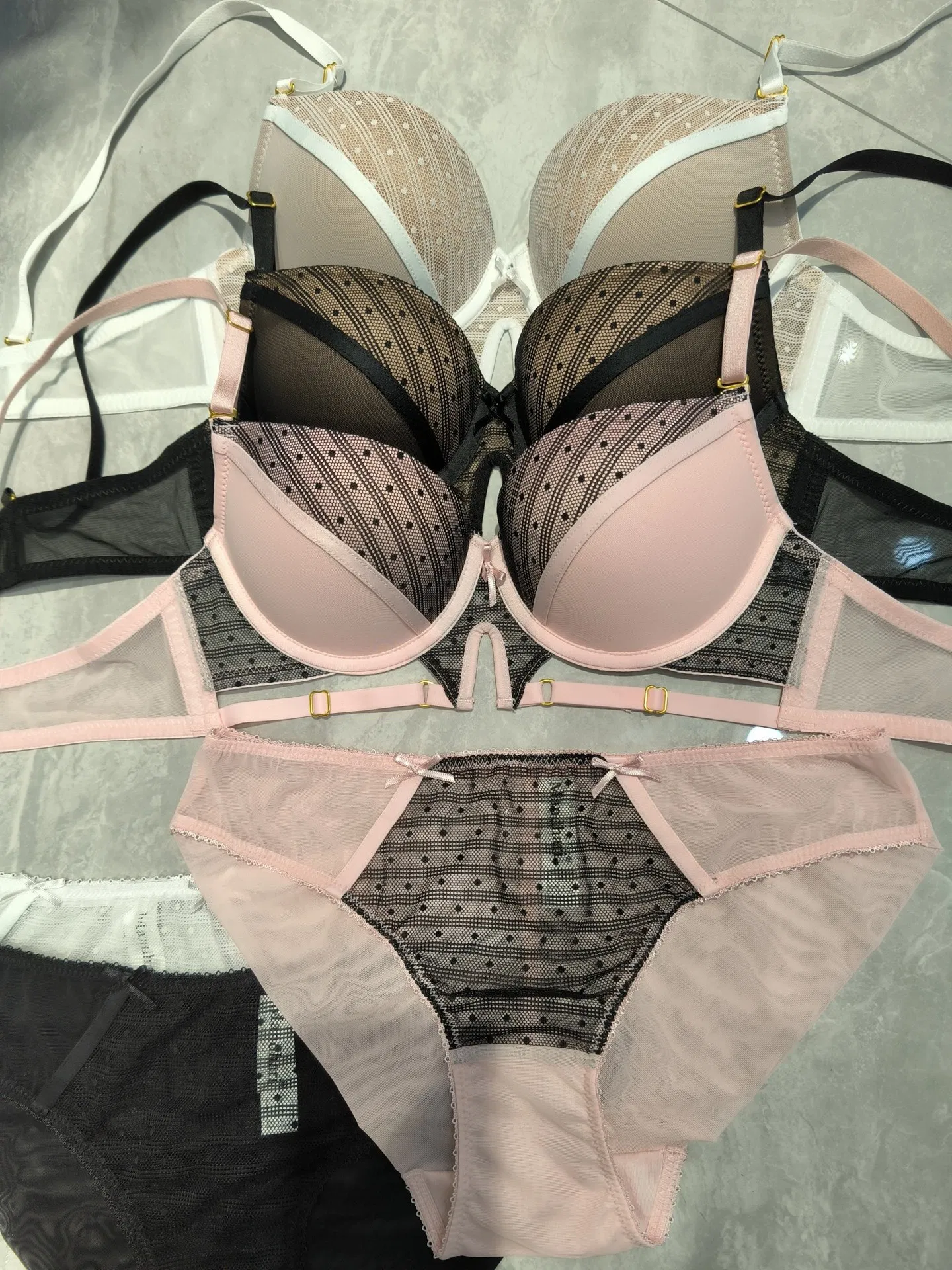 2025 New Sexy French Underwear Ultra-Thin Set Lace for Women Bra Wholesale Lingerie