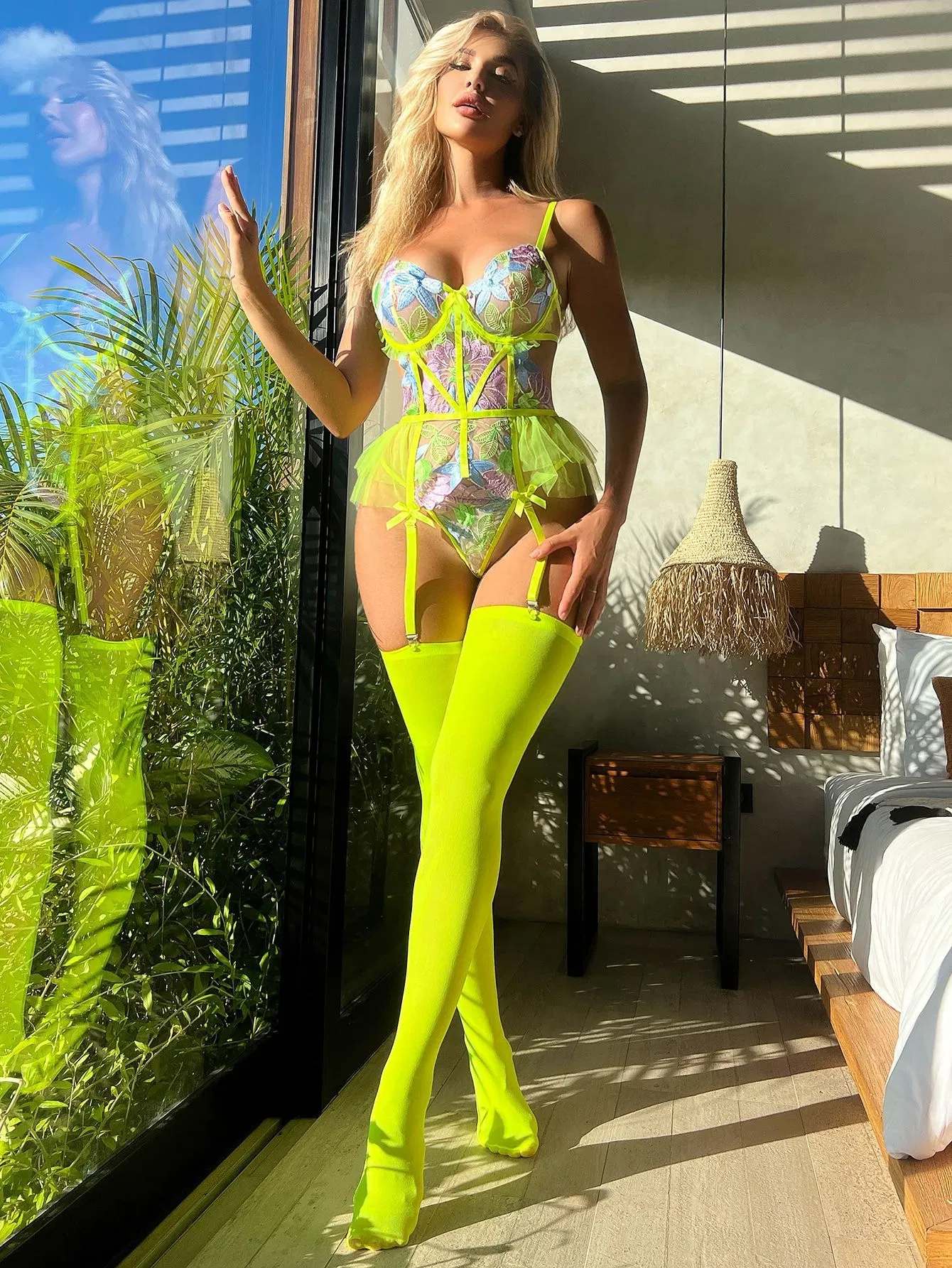 Wholesale Fishbone Flower Embroidery Bra Set Sexy Thin Transparent Woman Lingerie